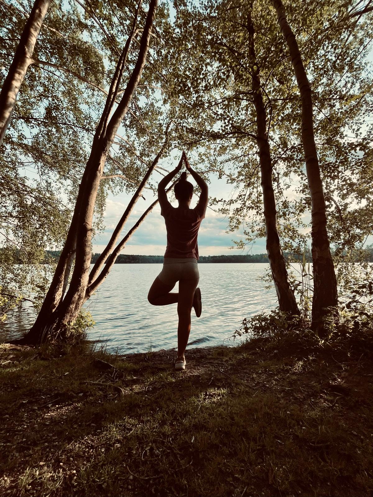 Lina am Wasser.
